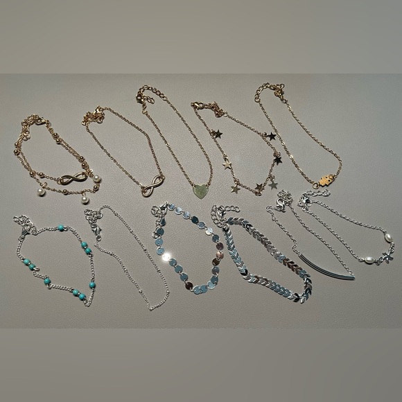 Assorted anklets - gold and silver - Picture 3 of 5
